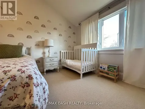 24 Berkshire Avenue Toronto (south Riverdale) ON M4M 2Z6