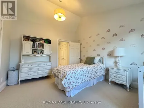 24 Berkshire Avenue Toronto (south Riverdale) ON M4M 2Z6