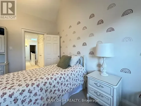 24 Berkshire Avenue Toronto (south Riverdale) ON M4M 2Z6