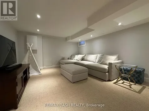 24 Berkshire Avenue Toronto (south Riverdale) ON M4M 2Z6