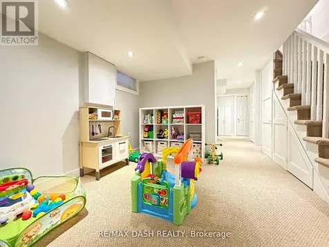 24 Berkshire Avenue Toronto (south Riverdale) ON M4M 2Z6