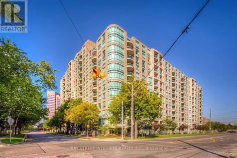 8 Pemberton Avenue Toronto (newtonbrook East) ON M2M 4K8