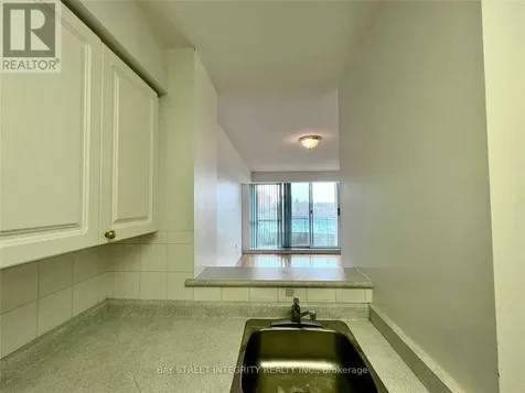 8 Pemberton Avenue Toronto (newtonbrook East) ON M2M 4K8