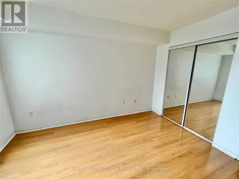 8 Pemberton Avenue Toronto (newtonbrook East) ON M2M 4K8