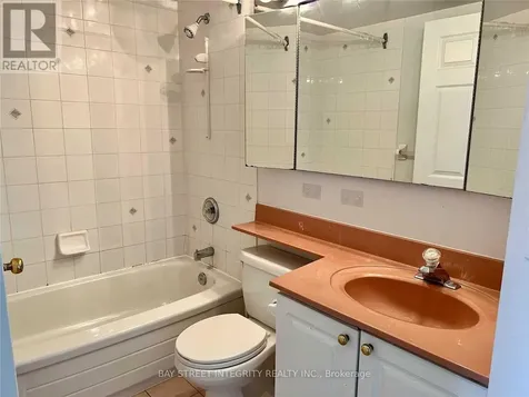 8 Pemberton Avenue Toronto (newtonbrook East) ON M2M 4K8
