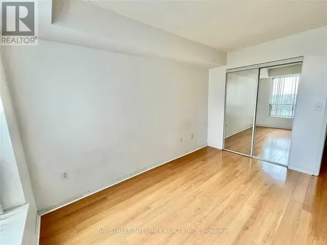 8 Pemberton Avenue Toronto (newtonbrook East) ON M2M 4K8