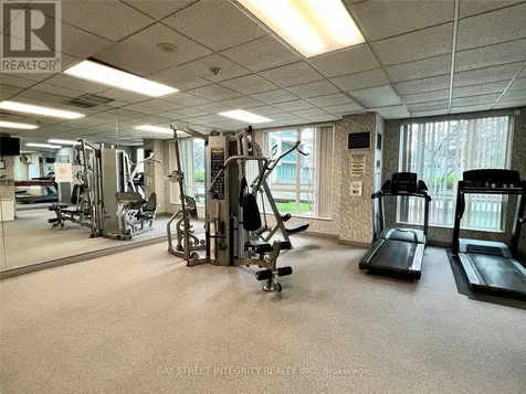8 Pemberton Avenue Toronto (newtonbrook East) ON M2M 4K8