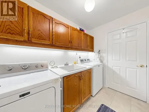 75 Quaker Village Drive Uxbridge ON L9P 1A3