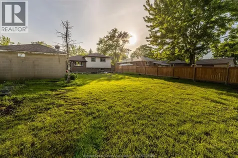 3018 Grandview Street Windsor ON N8T 2L9
