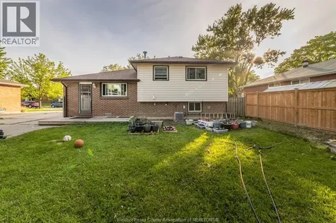 3018 Grandview Street Windsor ON N8T 2L9