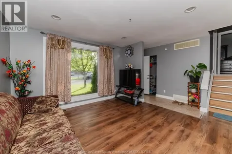 3018 Grandview Street Windsor ON N8T 2L9
