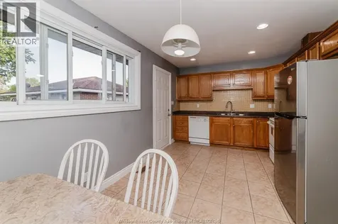 3018 Grandview Street Windsor ON N8T 2L9
