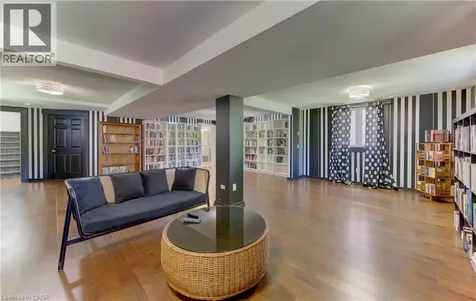 442 Sandbanks Crescent Waterloo ON N2V 2J1
