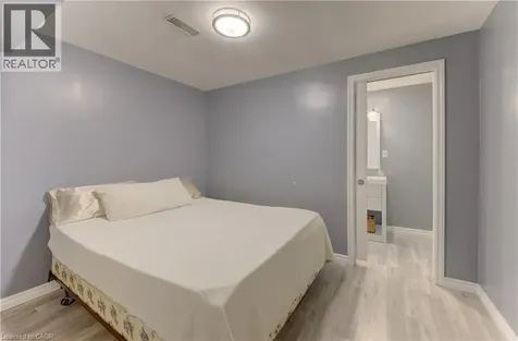 442 Sandbanks Crescent Waterloo ON N2V 2J1