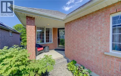 442 Sandbanks Crescent Waterloo ON N2V 2J1