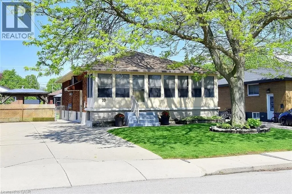10 Alderney Avenue Hamilton ON L9A 2A5