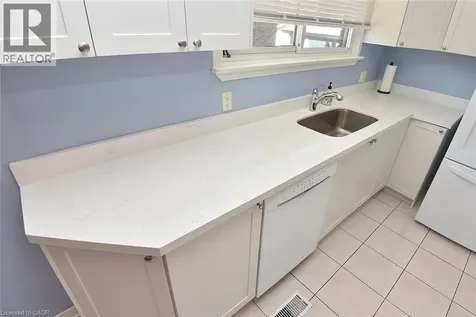 10 Alderney Avenue Hamilton ON L9A 2A5