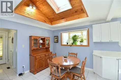10 Alderney Avenue Hamilton ON L9A 2A5