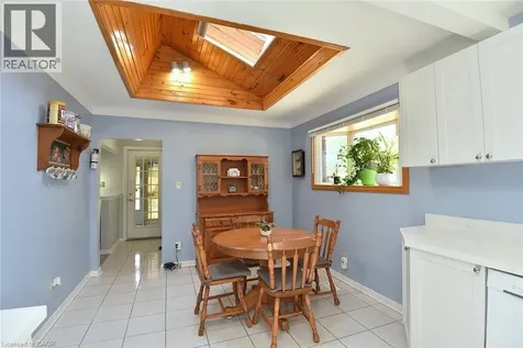 10 Alderney Avenue Hamilton ON L9A 2A5