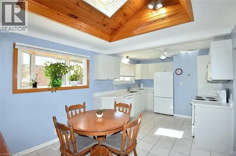 10 Alderney Avenue Hamilton ON L9A 2A5