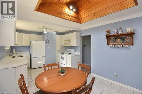 10 Alderney Avenue Hamilton ON L9A 2A5