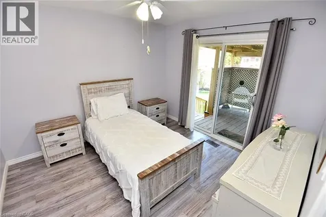 10 Alderney Avenue Hamilton ON L9A 2A5