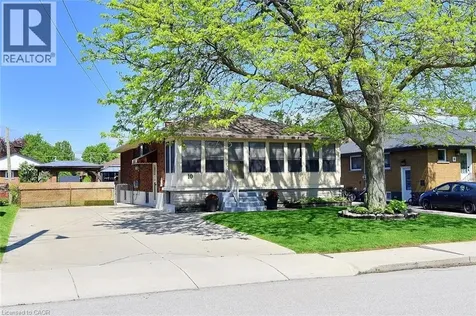 10 Alderney Avenue Hamilton ON L9A 2A5