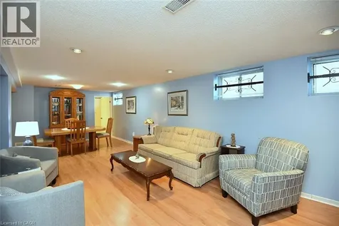 10 Alderney Avenue Hamilton ON L9A 2A5