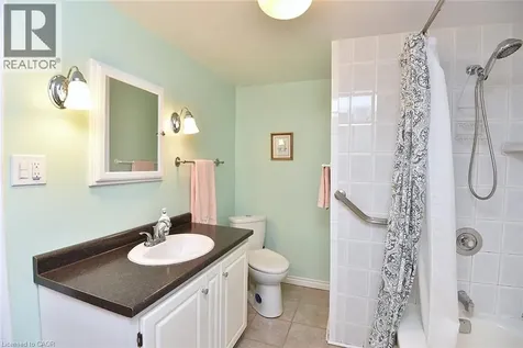 10 Alderney Avenue Hamilton ON L9A 2A5