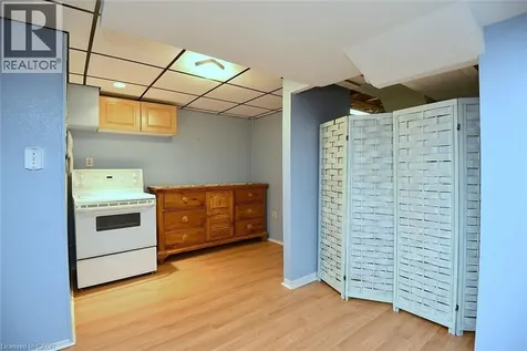 10 Alderney Avenue Hamilton ON L9A 2A5