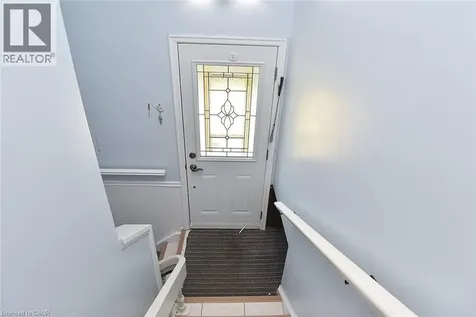 10 Alderney Avenue Hamilton ON L9A 2A5