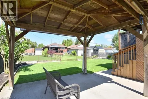 10 Alderney Avenue Hamilton ON L9A 2A5