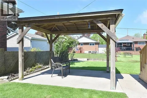 10 Alderney Avenue Hamilton ON L9A 2A5