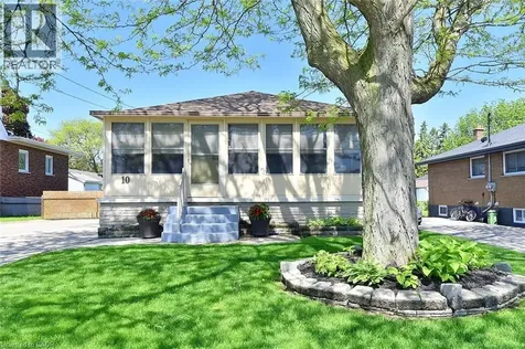10 Alderney Avenue Hamilton ON L9A 2A5