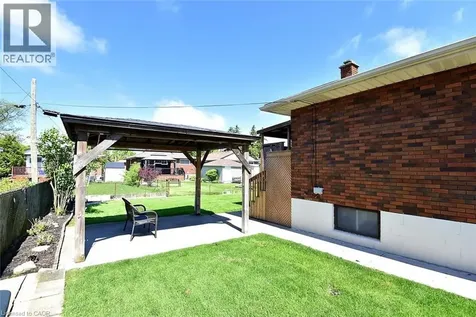 10 Alderney Avenue Hamilton ON L9A 2A5