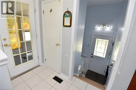 10 Alderney Avenue Hamilton ON L9A 2A5