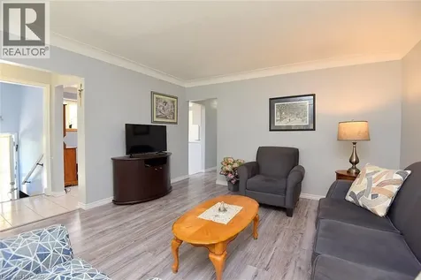 10 Alderney Avenue Hamilton ON L9A 2A5