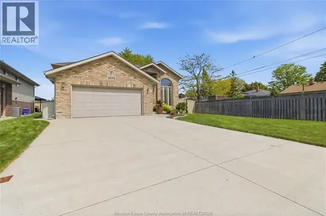 8578 Menard Windsor ON N8S 4V4