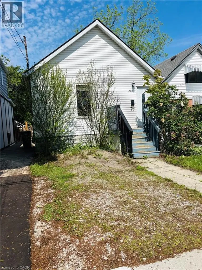 218 East 8th Street Hamilton ON L9A 3L8