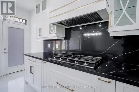 2809 Foxden Square Pickering ON L1X 0N8
