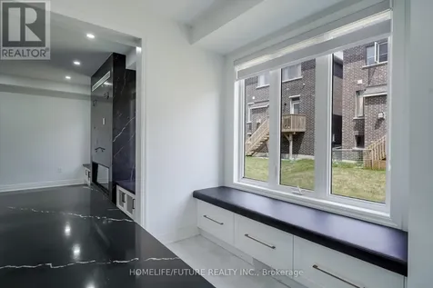 2809 Foxden Square Pickering ON L1X 0N8