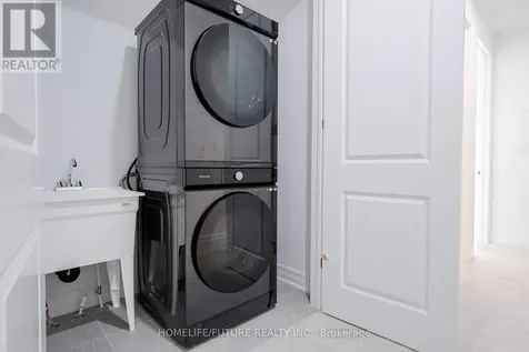 2809 Foxden Square Pickering ON L1X 0N8