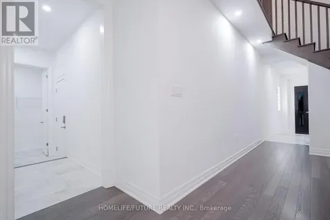 2809 Foxden Square Pickering ON L1X 0N8