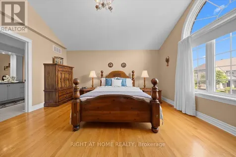 55 Callaway Court Ottawa ON K1C 7S4