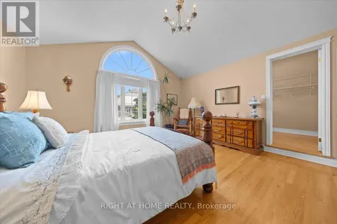 55 Callaway Court Ottawa ON K1C 7S4