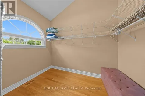 55 Callaway Court Ottawa ON K1C 7S4