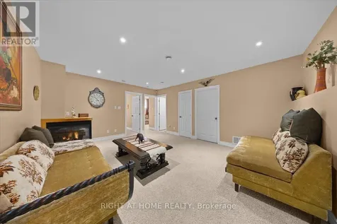 55 Callaway Court Ottawa ON K1C 7S4