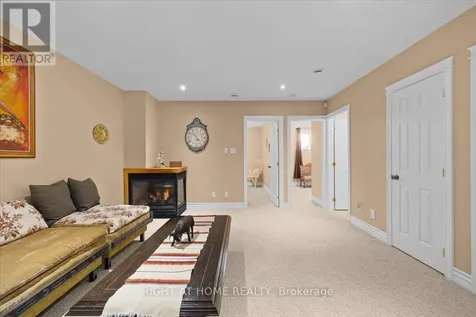 55 Callaway Court Ottawa ON K1C 7S4