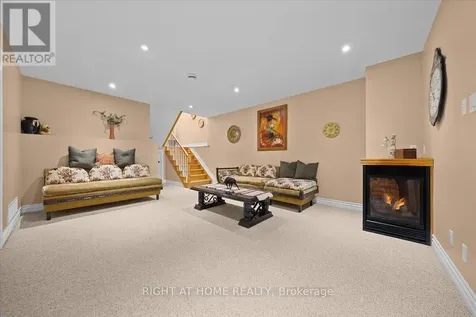 55 Callaway Court Ottawa ON K1C 7S4
