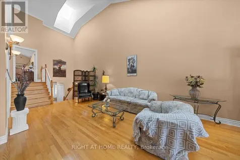 55 Callaway Court Ottawa ON K1C 7S4